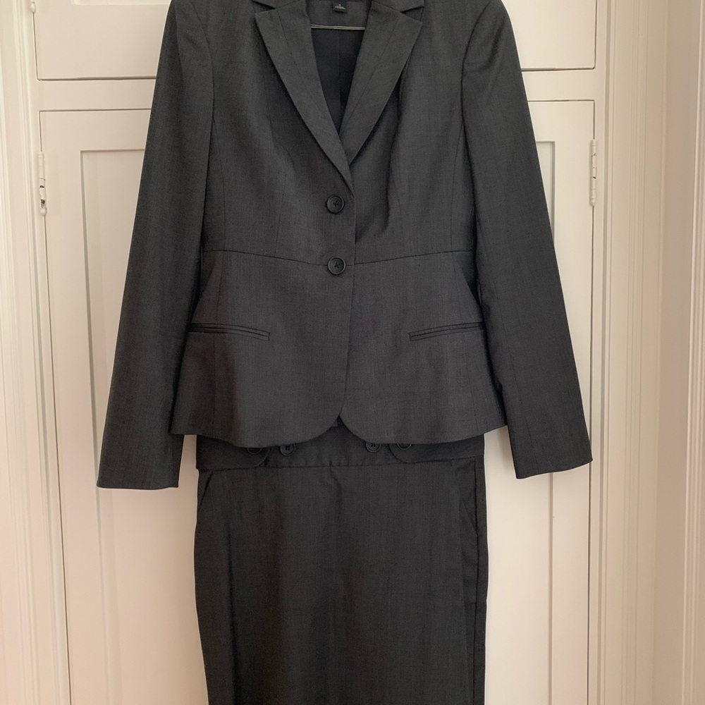Gorgeous Banana Republic suit